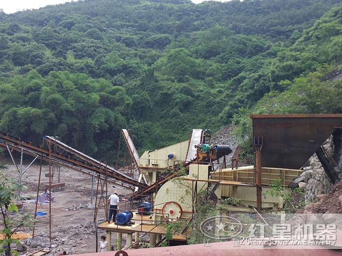 青石重锤破生产现场 青石重锤破生产现场