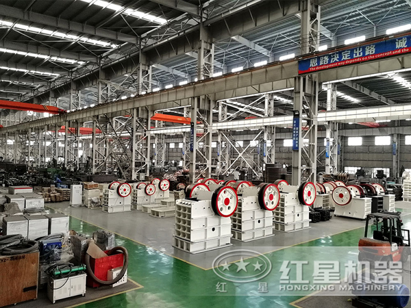 石灰石颚式破碎机车间